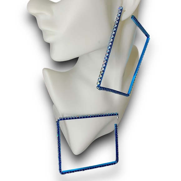 AREA NYC 2021 BLUE CRYSTAL 4´ SQUARE EARRINGS